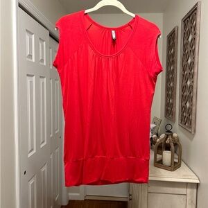 Women's Red Scoop Neck Top